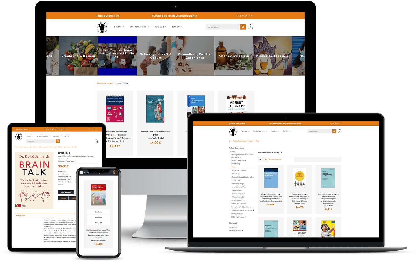 Mehrere digitale Geräte zeigen die Nutzeroberfläche einer Online-Bibliothek mit Buchangeboten auf Monitor, Laptop, Tablet und Smartphone.