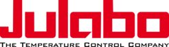 Logo von Julabo, einem Unternehmen für Temperaturregelung, in roter Schrift mit dem Slogan: "The Temperature Control Company".
