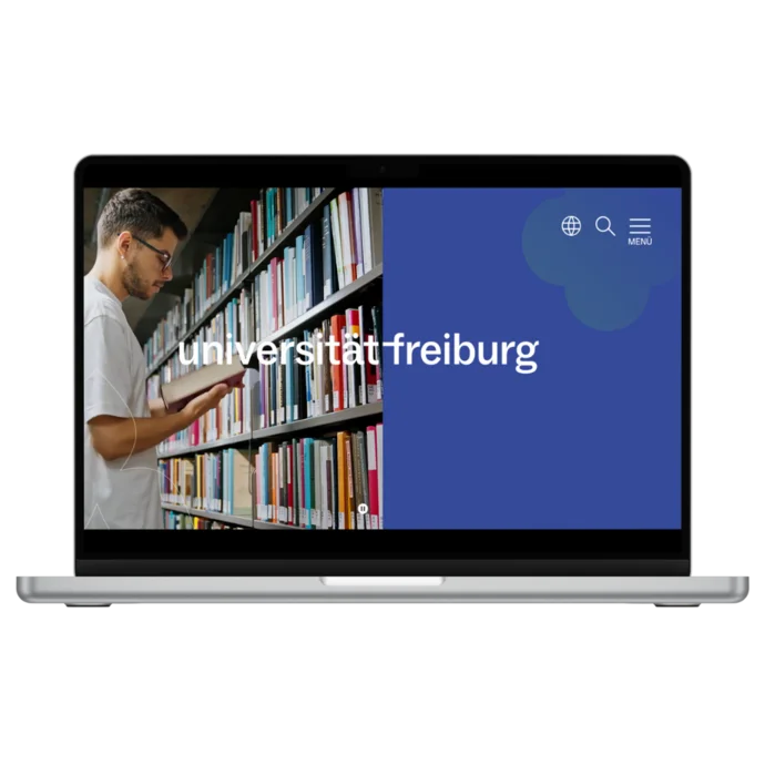 Laptop zeigt einen Mann, der ein Buch in einer Bibliothek liest, daneben das Logo der Universität Freiburg auf blauem Hintergrund.
