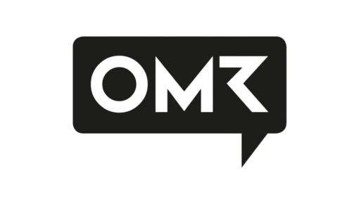 Schwarzes Logo mit stilisiertem Text „OMR“, der in einer Sprechblase platziert ist.