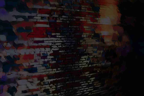 Farbige, verzerrte Textzeilen auf abstraktem, dunkel getöntem Hintergrund.